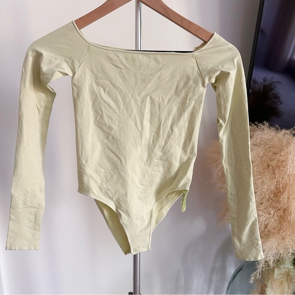 SKIMS Off-Shoulder Bodysuit Long Sleeve Pistachio Small - Picture 5 of 7